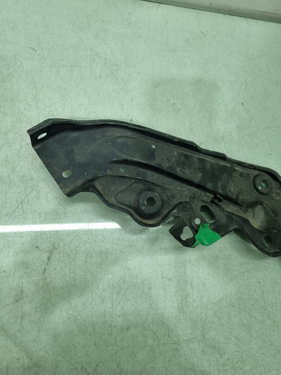 Suporte Farol Dianteiro Esquerdo Volkswagen Polo 2018/2022 Usado