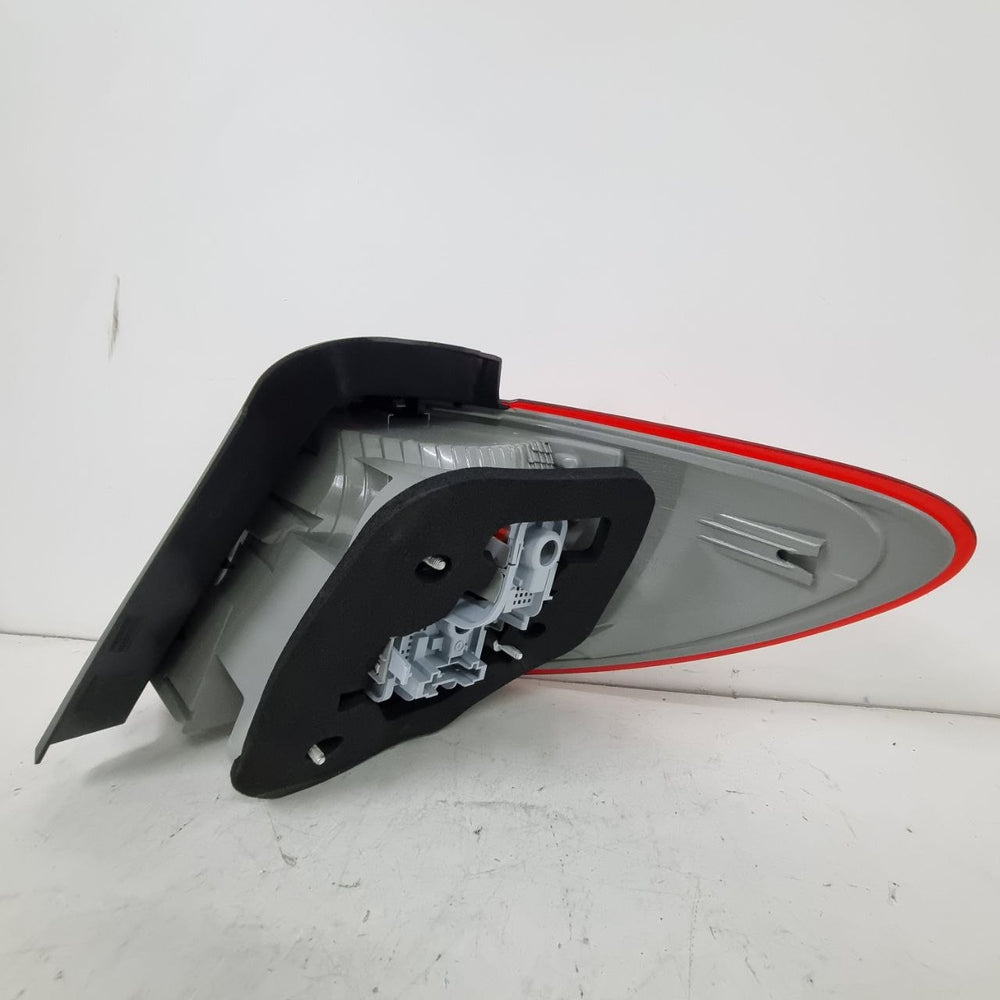 Lanterna Tras Esq Mercedes-Benz Classe B 2012/2018