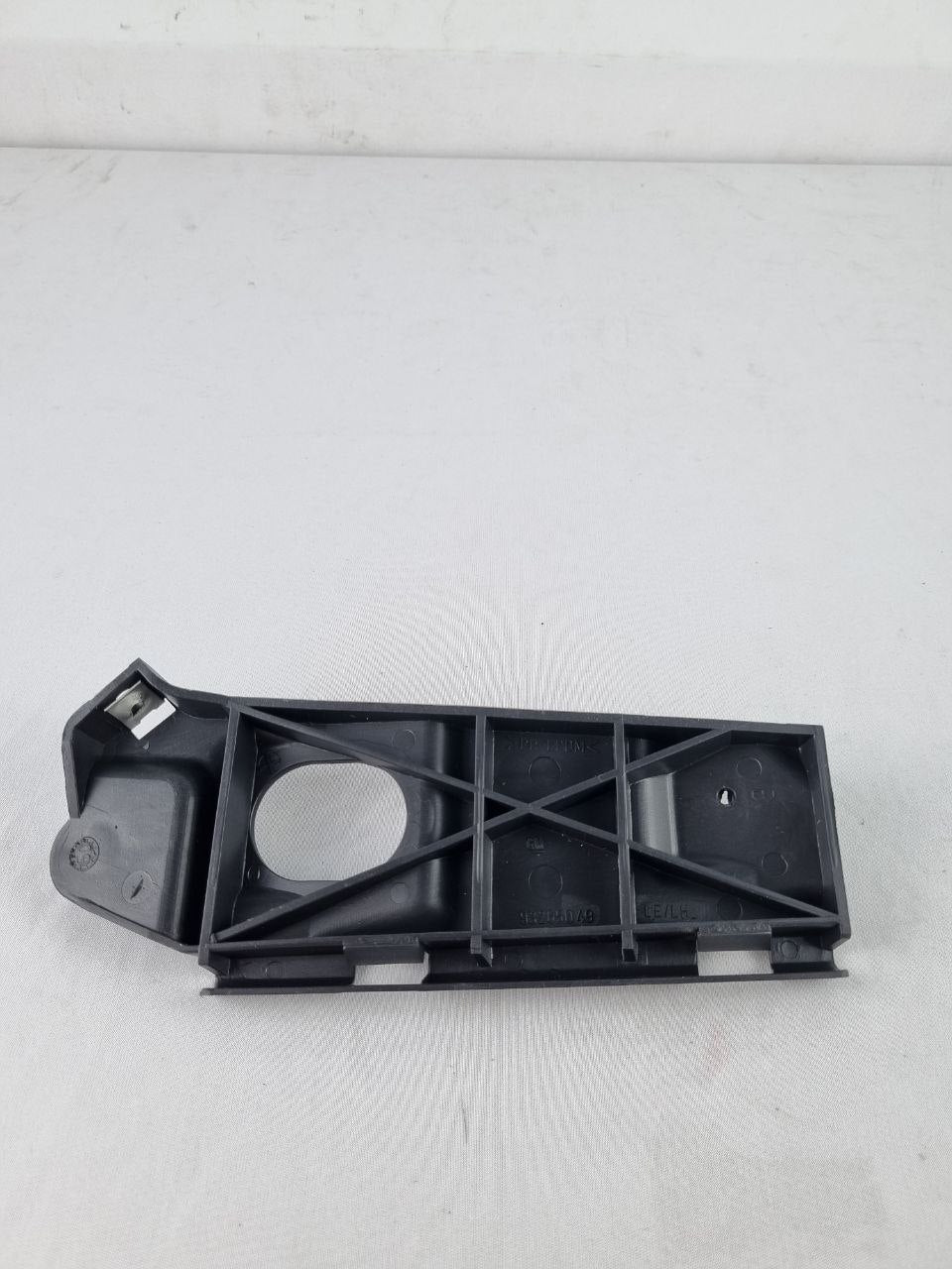 Guia Para-choque Diant Esq Chevrolet Corsa Montana 2002/2012