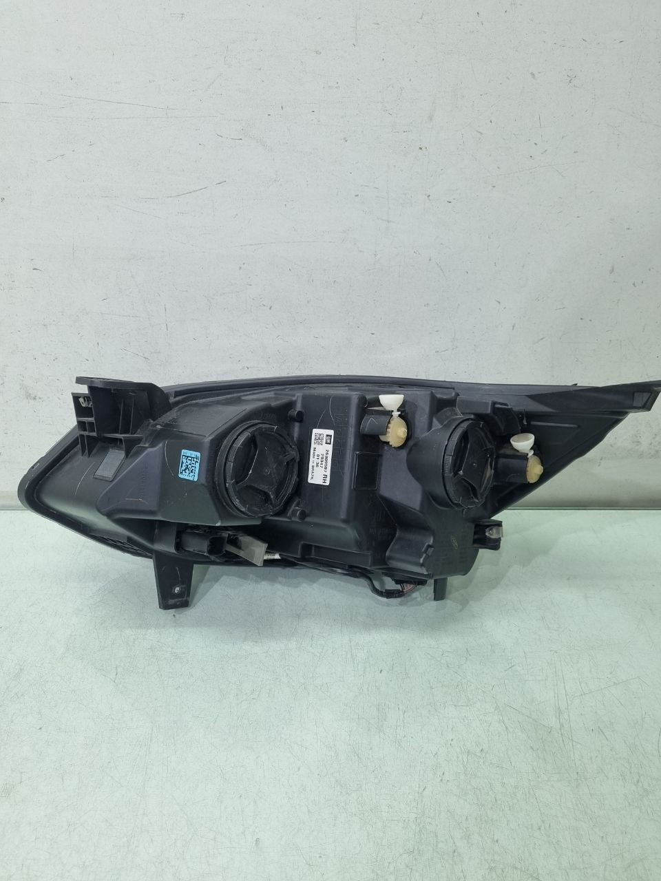 Farol Dianteiro Direito Chevrolet Onix Turbo 2020/2024 Usado