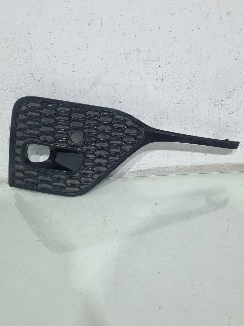 Moldura Cibié Dianteira Direita Toyota Hilux SW4 2022/2023 Usado