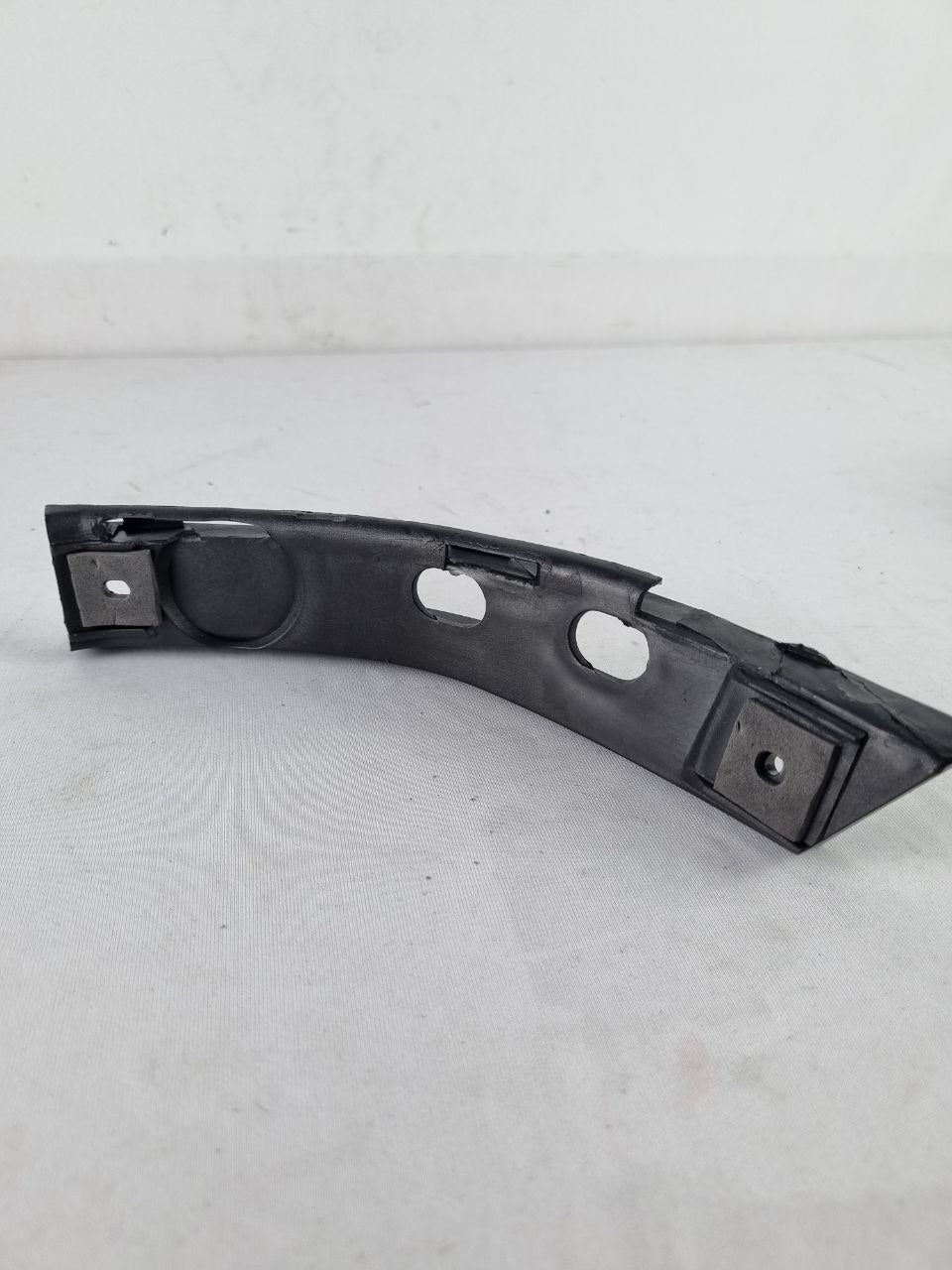 Suporte Guia Parachoque Tras Chevrolet Celta 2001/2016