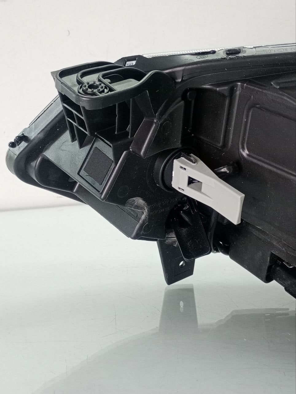 Farol Dianteiro Direito Chevrolet Onix 2023/2025 Novo