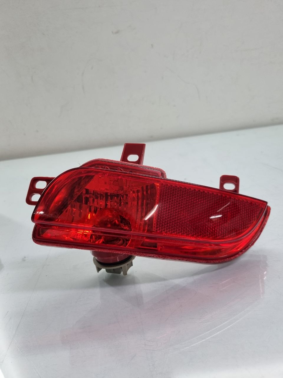 Luz de neblina lado direito do pchoque traseiro peugeot 207 hatch 2008 a 2012