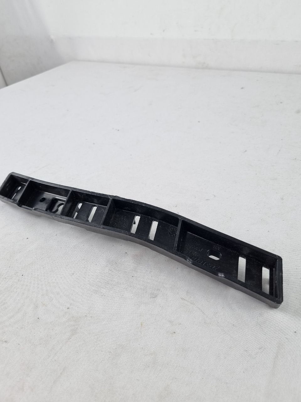 Suporte Guia Para-choque Tras Esq Fiat Palio 2012/2020