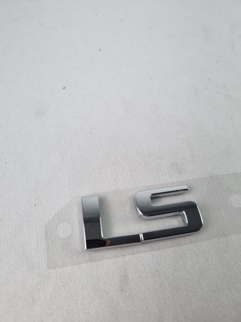 Emblema LS Chevrolet Celta/Onix/Cobalt/Montana/Prisma/S10