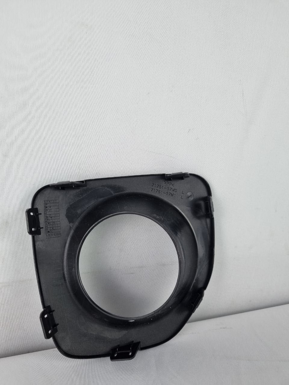 Moldura Farol Milha Diant Esq Suzuki Jimny 2003/2019