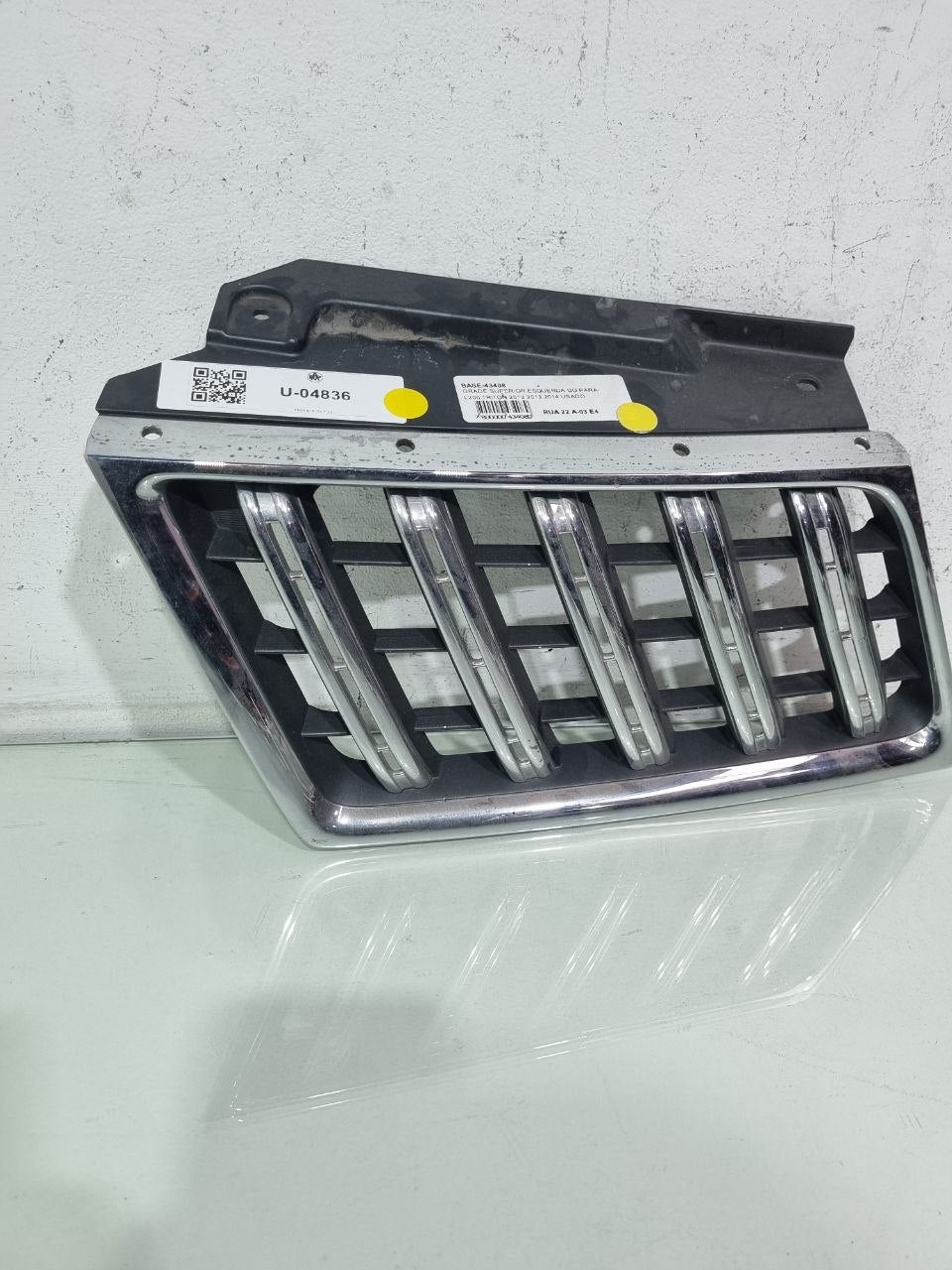 Grade Superior Esquerda Parachoque Mitsubishi L200 Triton 2012/2014 Usado