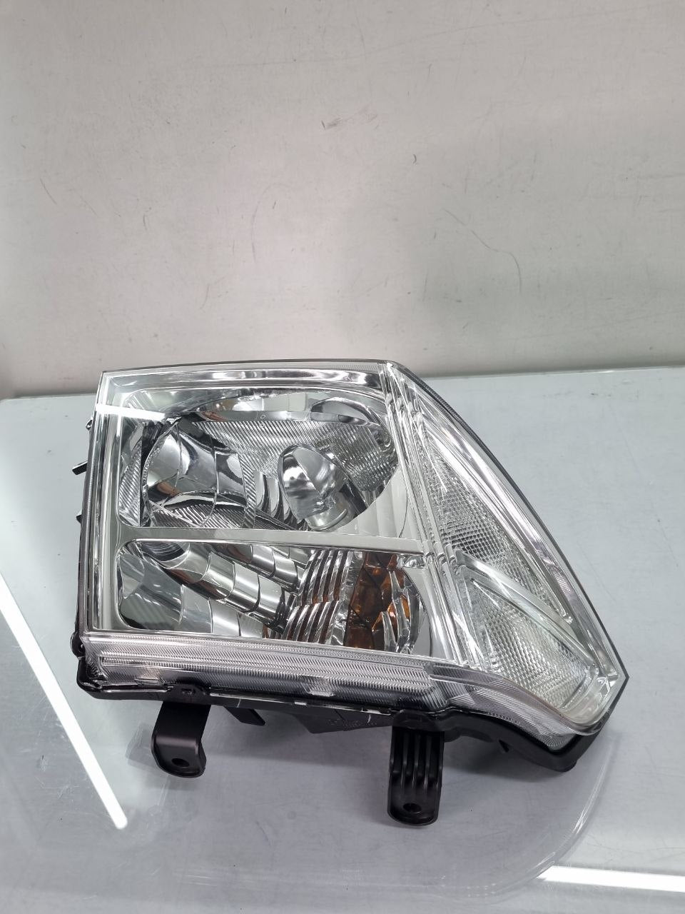 Farol Diant Dir Nissan Frontier 2008/2021