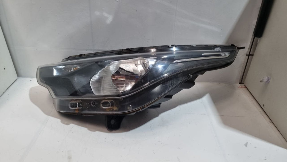 Farol Diant Esq Fiat Strada 2020/2023 Usado