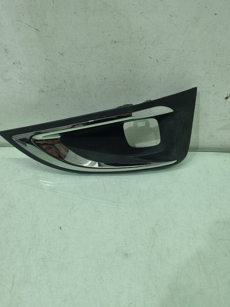 Moldura Farol de Milha Direito Peugeot 3008 2017/2020 Usado
