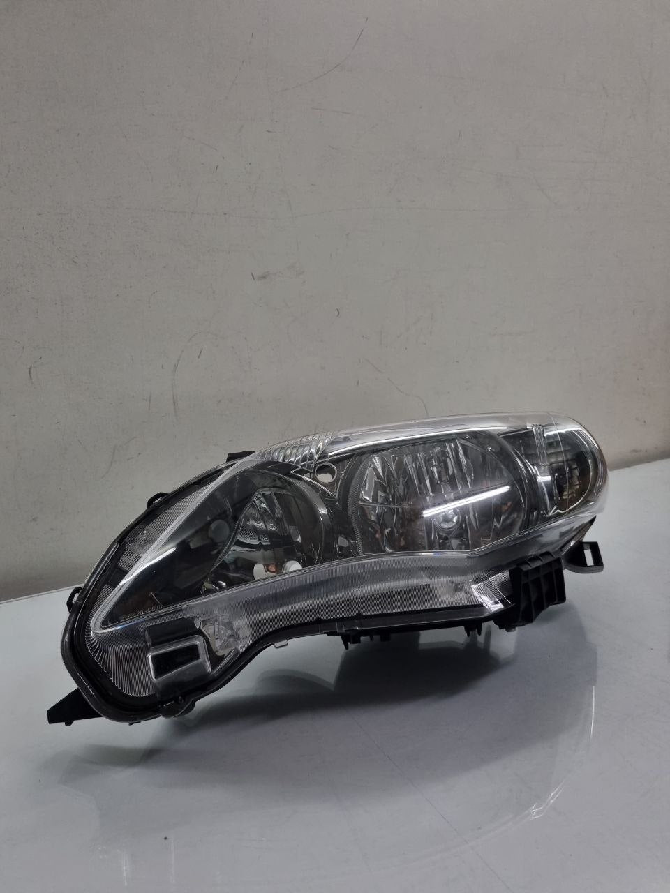Farol Esquerdo Corolla 2012/2014 Masc Negra TYC