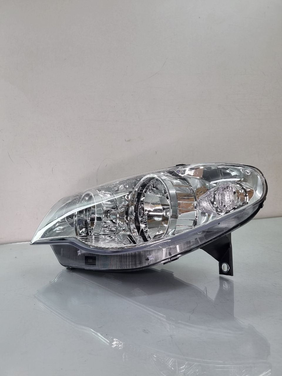 Farol Diant Esq Fiat Palio 2004/2007