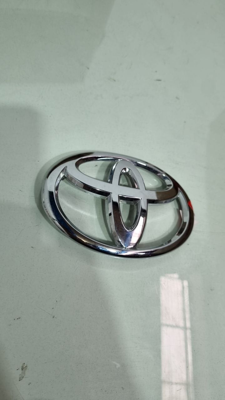 Emblema Diant Toyota Yaris/Hilux 2005/2020