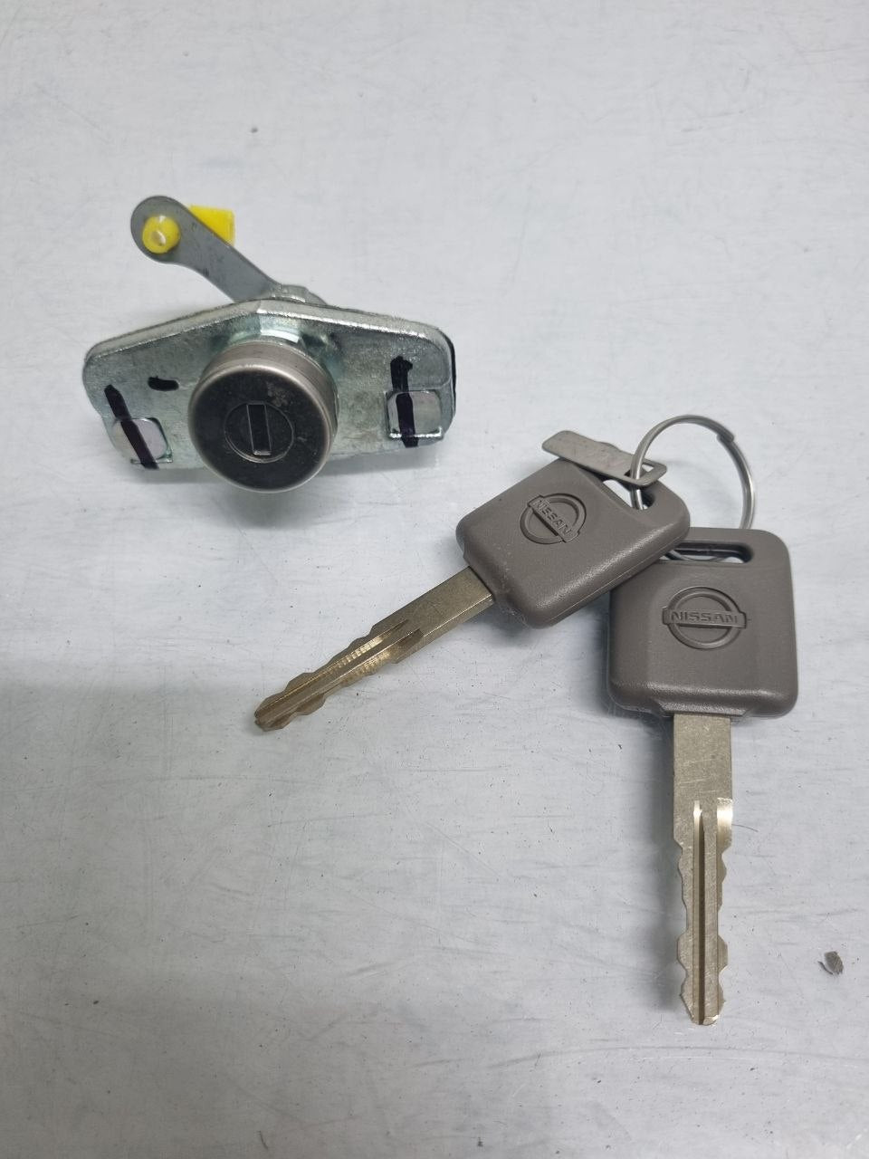 Cilindro Fechadura Porta Dianteira Esquerda Nissan Kicks/March/Versa Novo