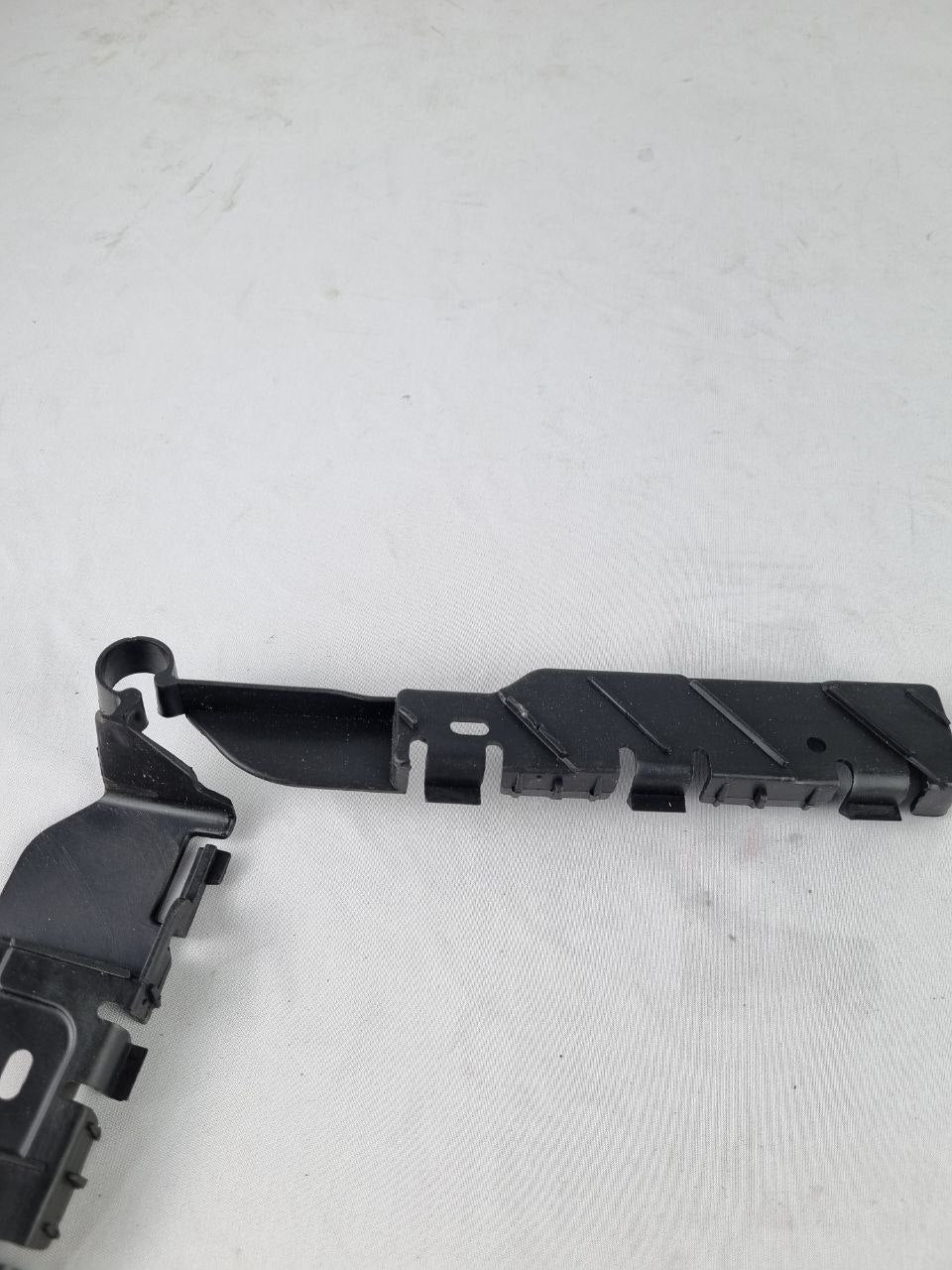 Guia Parachoque Tras Dir Ford Fiesta Sedan 2010/2014
