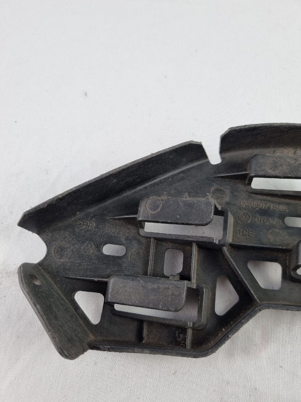 Suporte Guia Para-choque Diant Dir Volkswagen Polo 2007/2014