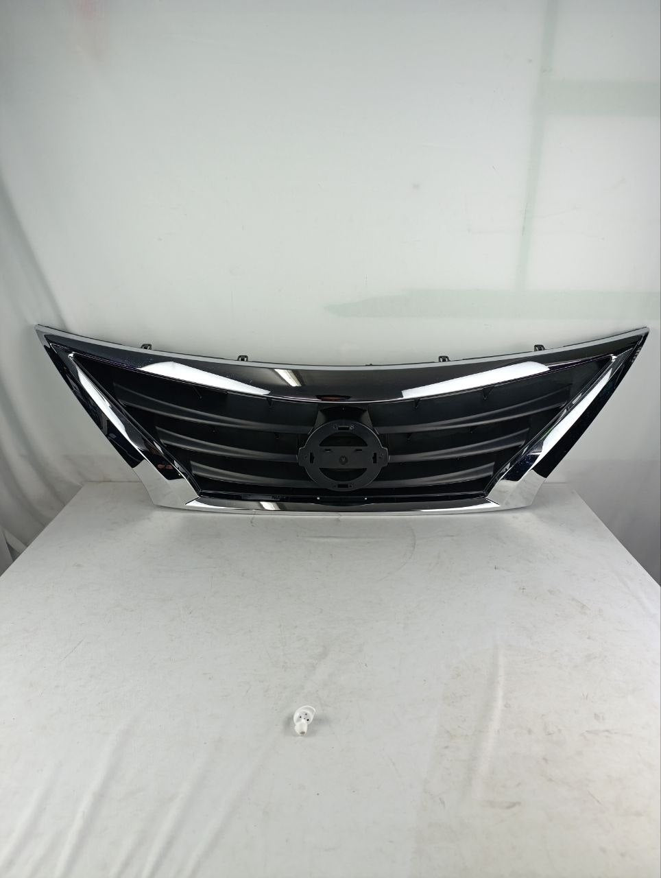 Grade Dianteira Superior Nissan Versa 2015/2019 cromo