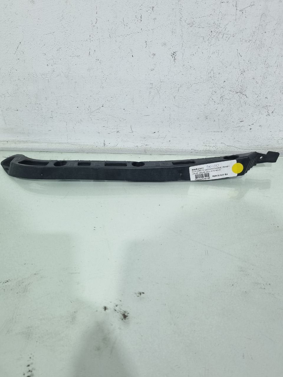 Guia Parachoque Traseiro Direito Chevrolet Cruze Sedan 2012/2016 Usado