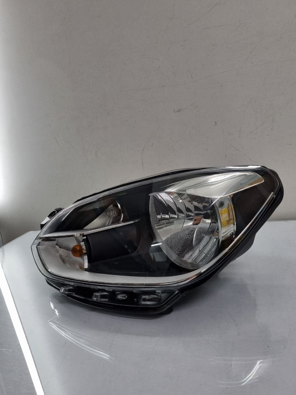 Farol Esquerdo UP 2014/2017 Masc Negra Original