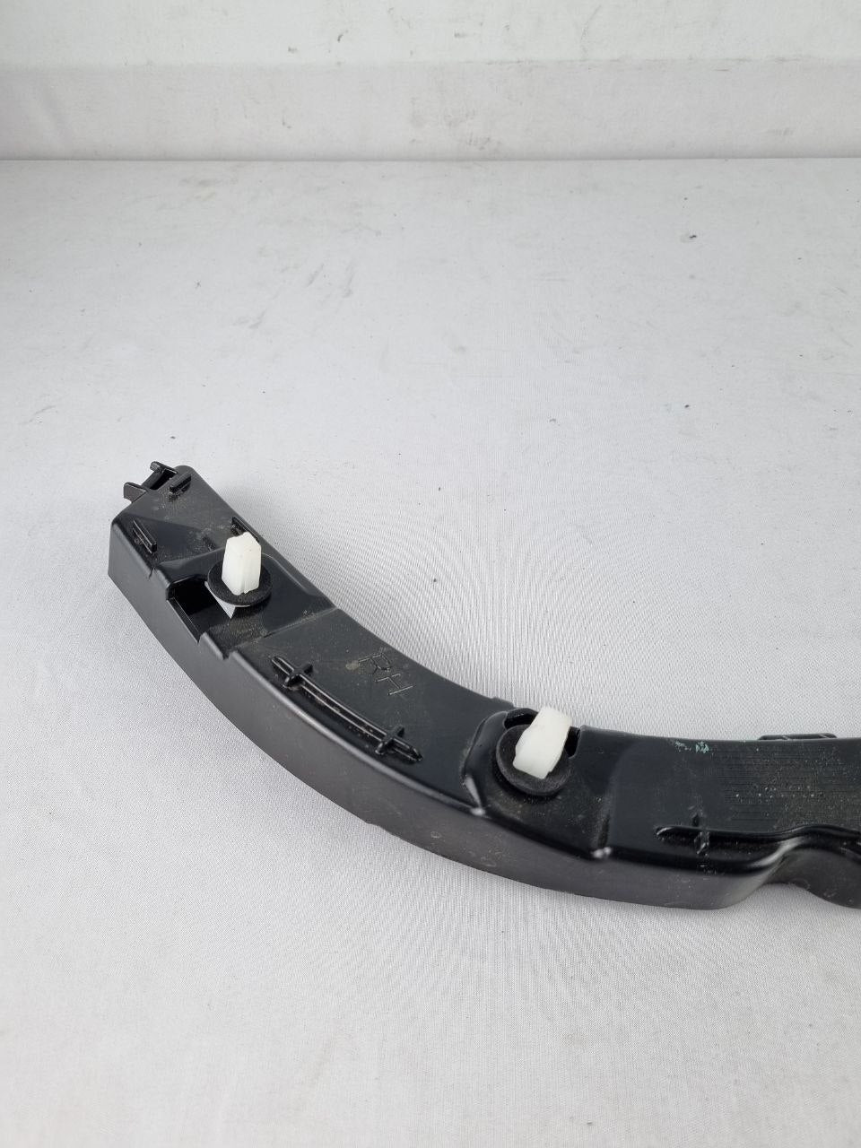 Guia Suporte Para-choque Tras Esq Hyundai HB20 Sedan 2012/2019