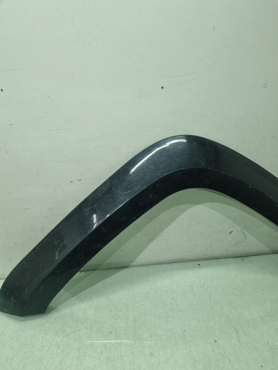 Moldura Paralama Traseiro Esquerdo Volkswagen Amarok 2010/2022 Usado