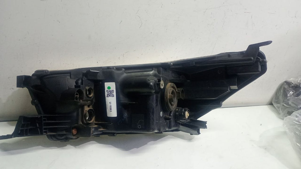 Farol lado direito hilux 2016 a 2019
