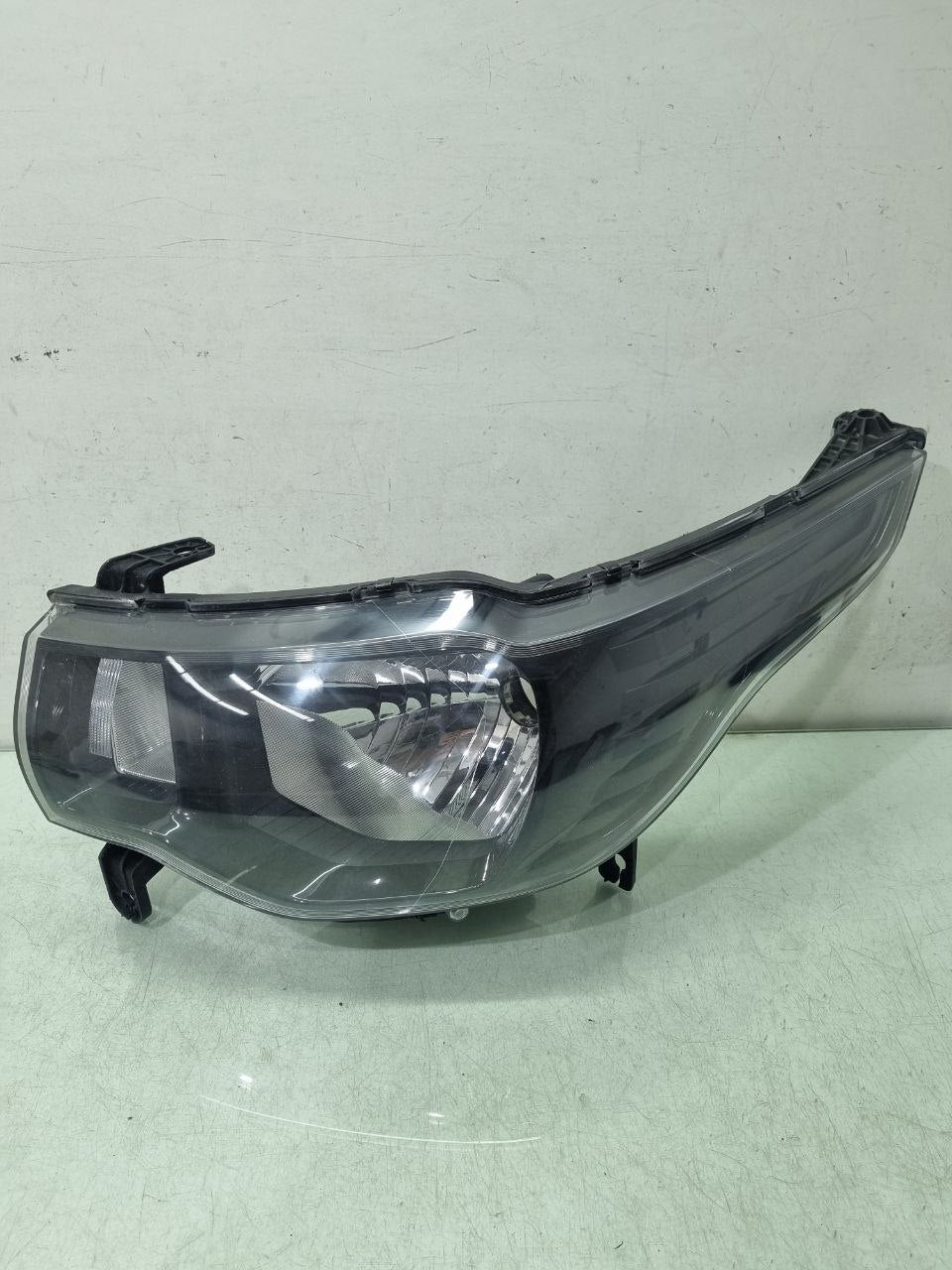 Farol Dianteiro Esquerdo Fiat Mobi 2016/2023 Usado