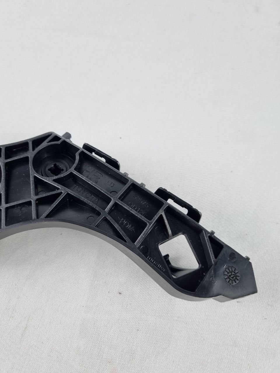 Suporte Guia Para-choque Tras Dir Toyota Etios Hatch 2012/2021