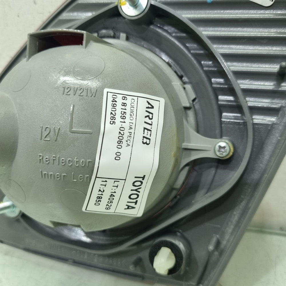 Lanterna Tras Tampa Esq Toyota Corolla 2008/2014