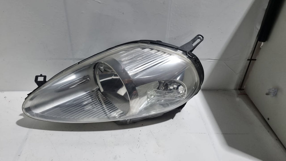 Farol Diant Esq Fiat Punto 2008/2012 Usado