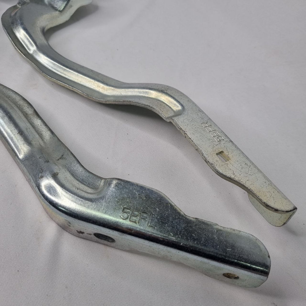 Par de Dobradiças do Capô Nissan Versa 2020/2023 Novo