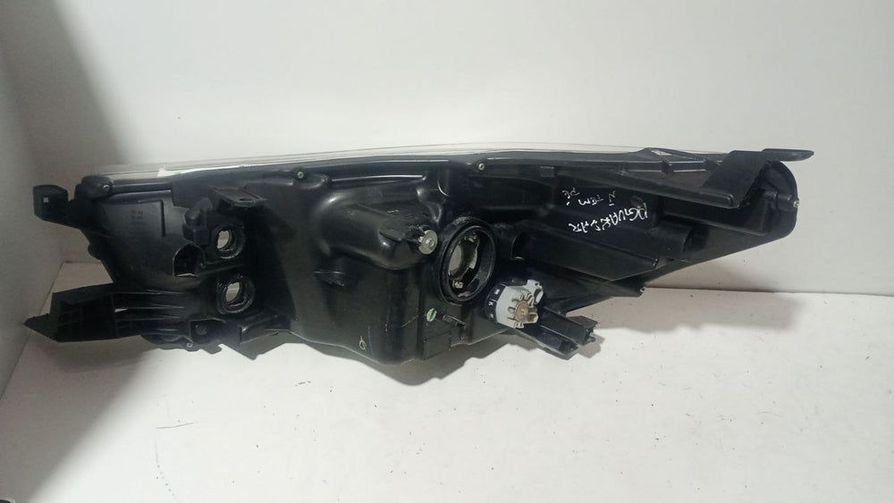 Farol lado direito Toyota hilux 2016 a 2019