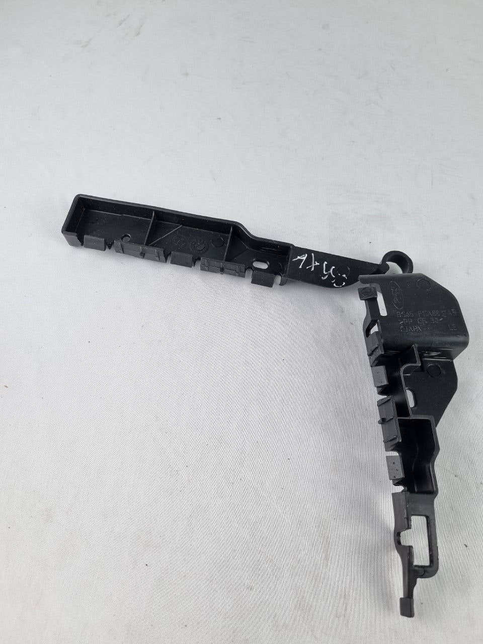Guia Parachoque Tras Dir Ford Fiesta Sedan 2010/2014