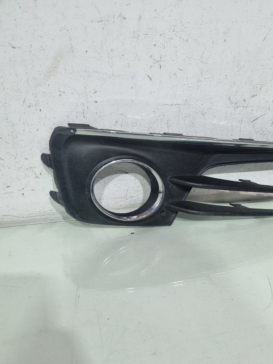 Moldura Farol de Milha Esquerda VW Fox 2015/2020 Usado