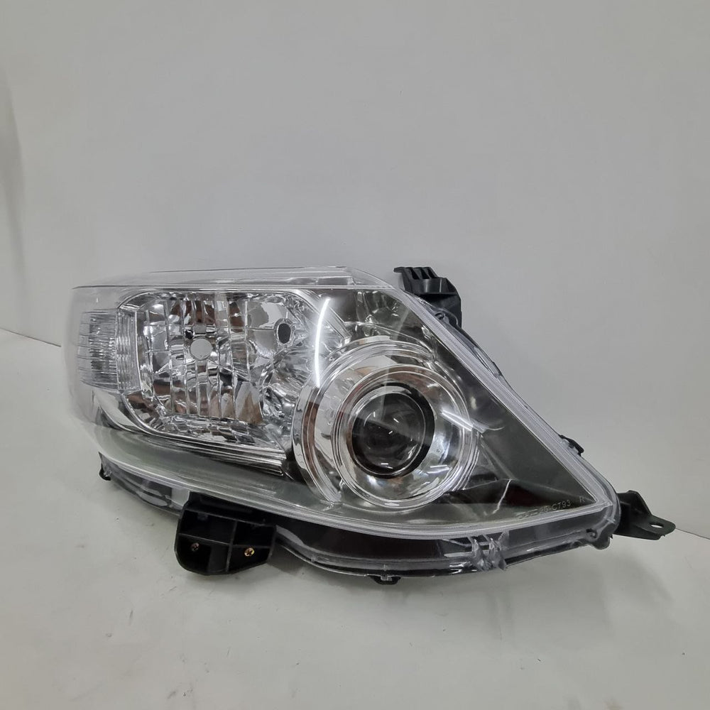 Farol Diant Esq TYC Toyota Hilux SW4 2013/2016