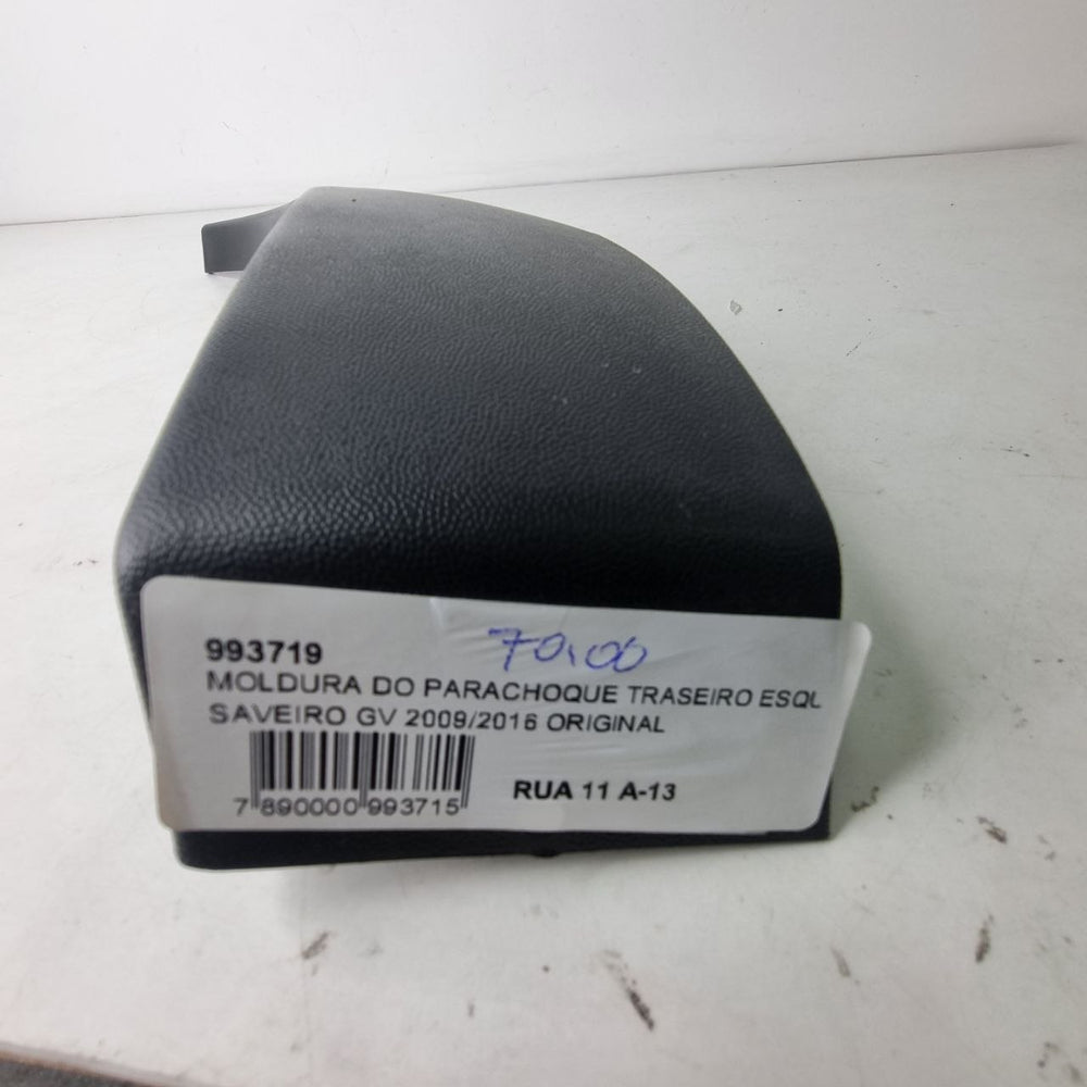 Moldura Parachoque Tras Esq Volkswagen Saveiro 2009/2016