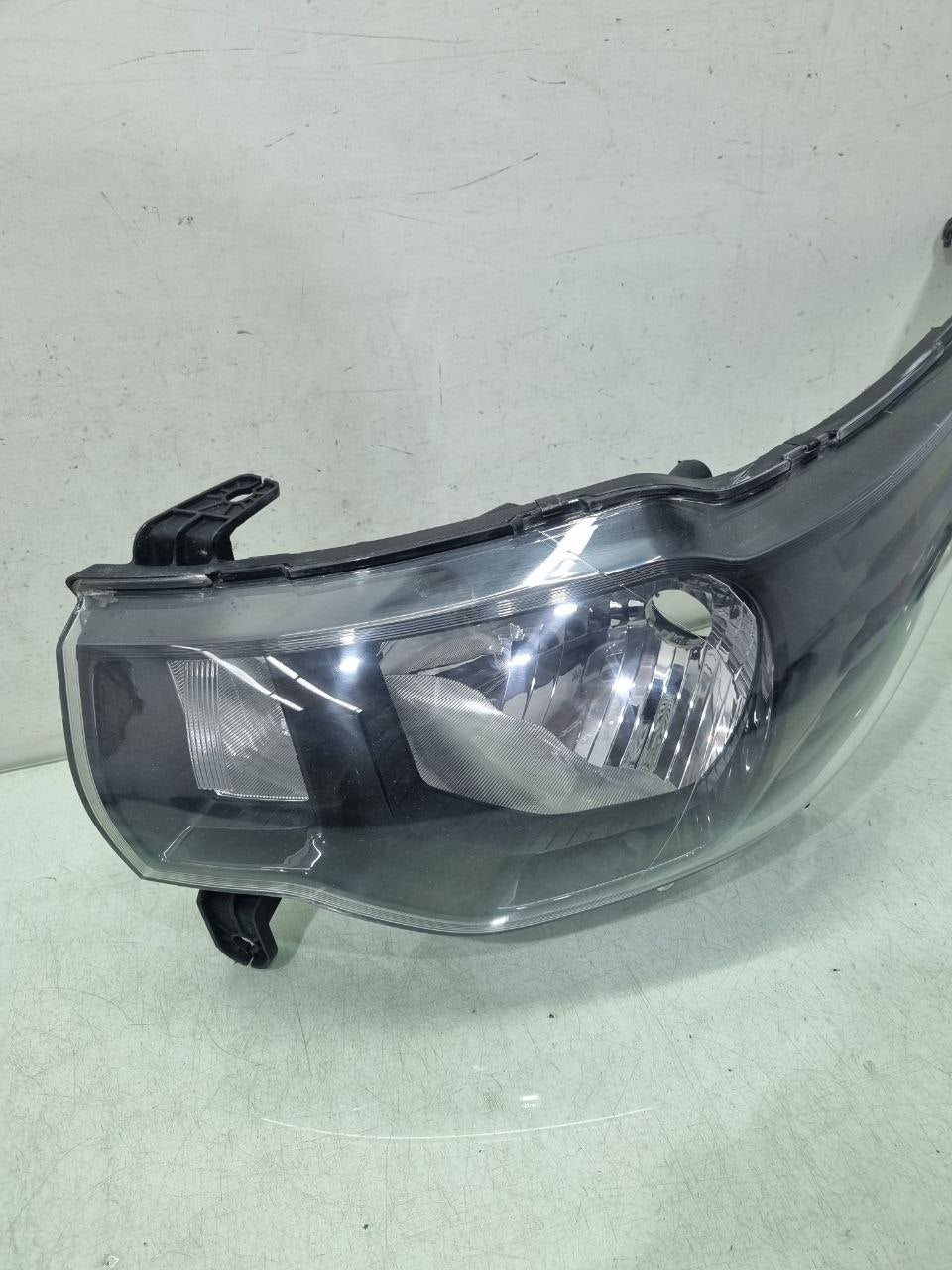 Farol Dianteiro Esquerdo Fiat Mobi 2016/2023 Usado