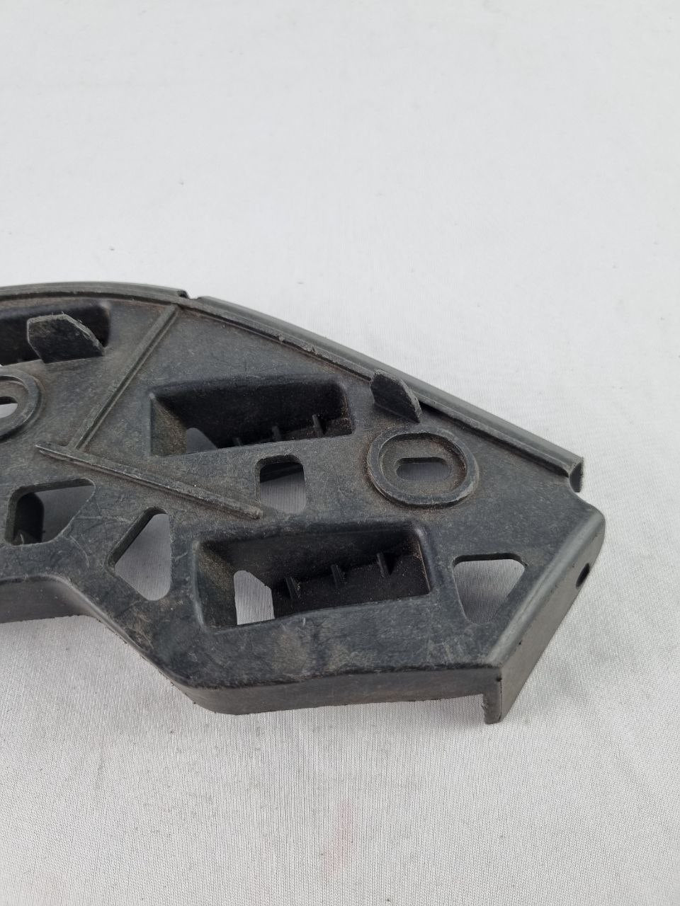 Suporte Guia Para-choque Diant Dir Volkswagen Polo 2007/2014