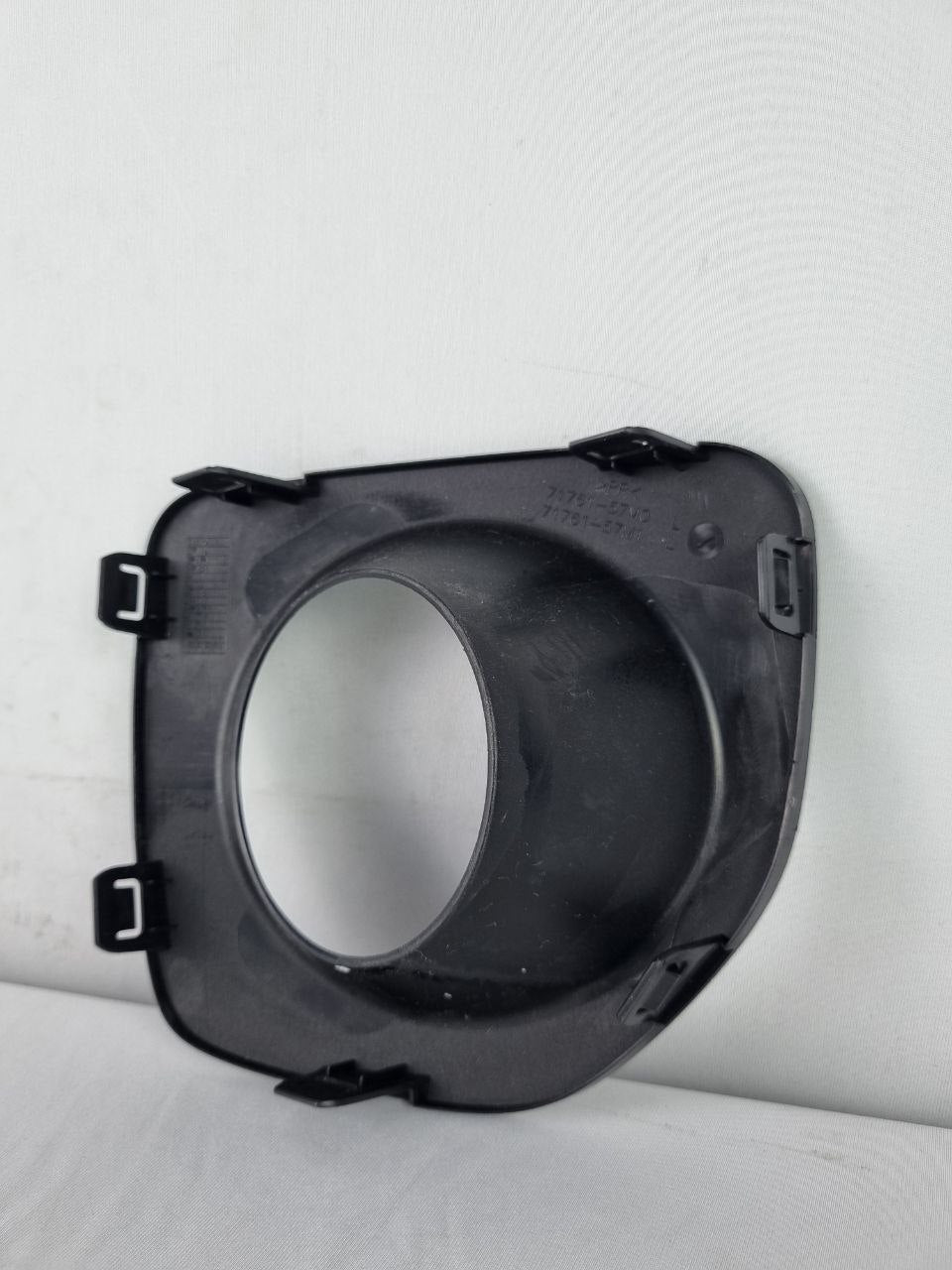 Moldura Farol Milha Diant Esq Suzuki Jimny 2003/2019