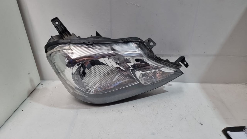 Farol Dianteiro Direito Toyota Etios 2013/2019 Usado