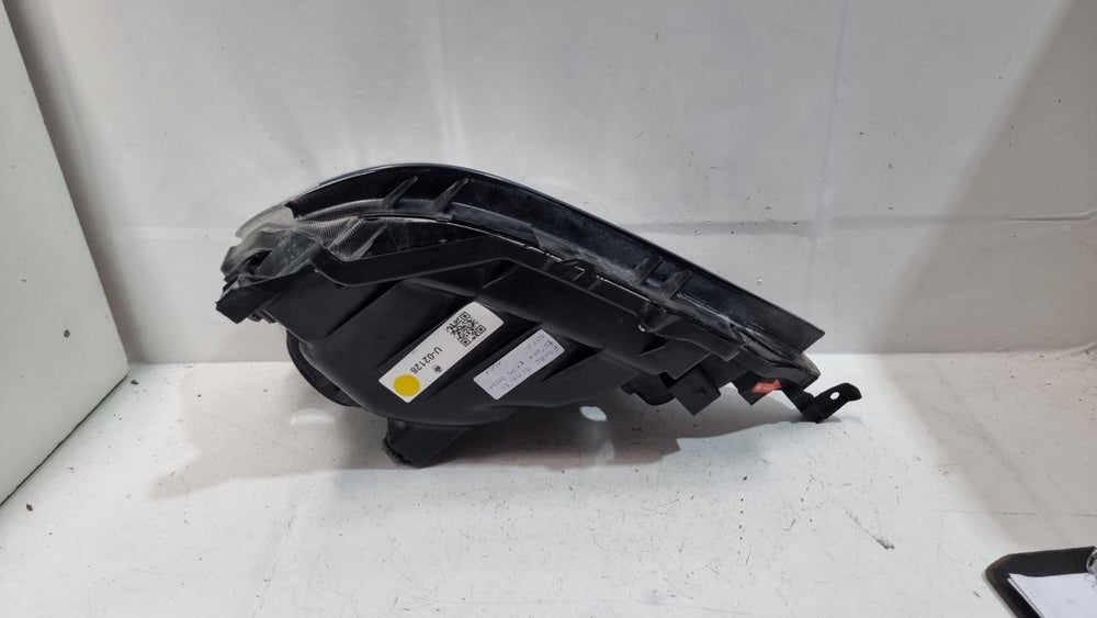 Farol Dianteiro Direito Toyota Etios 2013/2019 Usado
