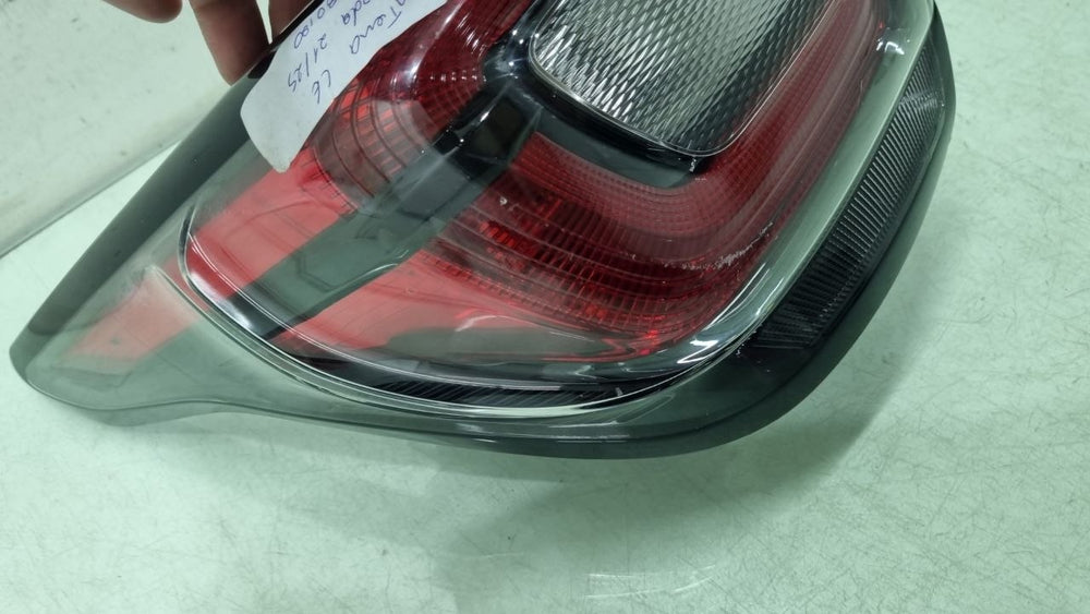 Lanterna Traseira Esquerda Fiat Strada 2021/2025 Usado