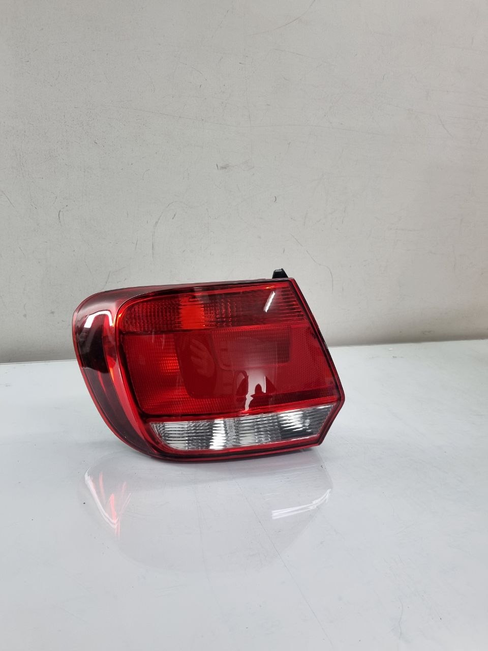 Lanterna Tras Esq Volkswagen Gol GVI 2013/2023