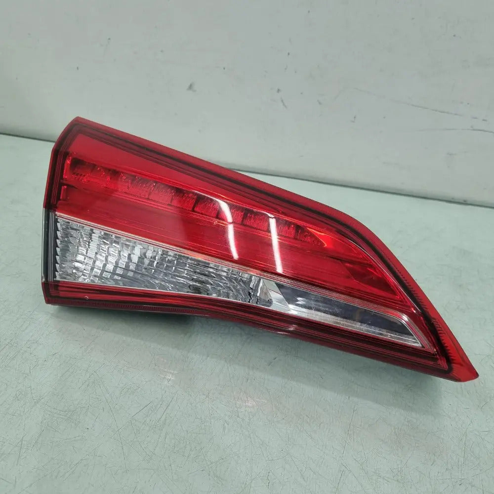 Lanterna Esq. Tampa Traseira Do Yaris Sedan 2017/2022
