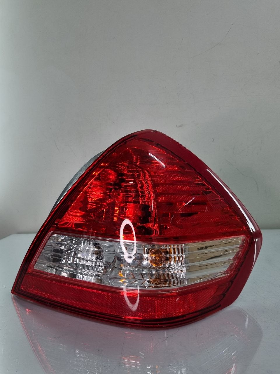 Lanterna Tras Dir Nissan Tiida Sedan 2010/