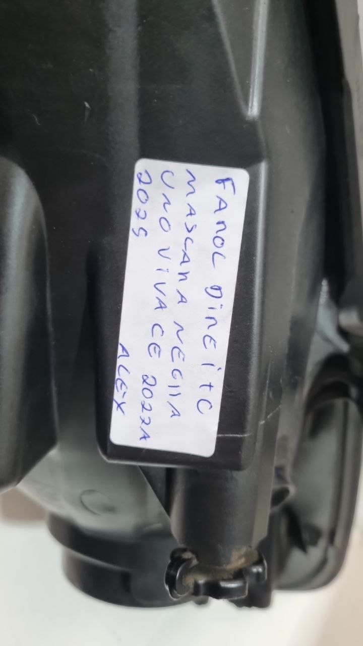Farol Diant Esq Fiat Uno Mascara Negra 2011/2023