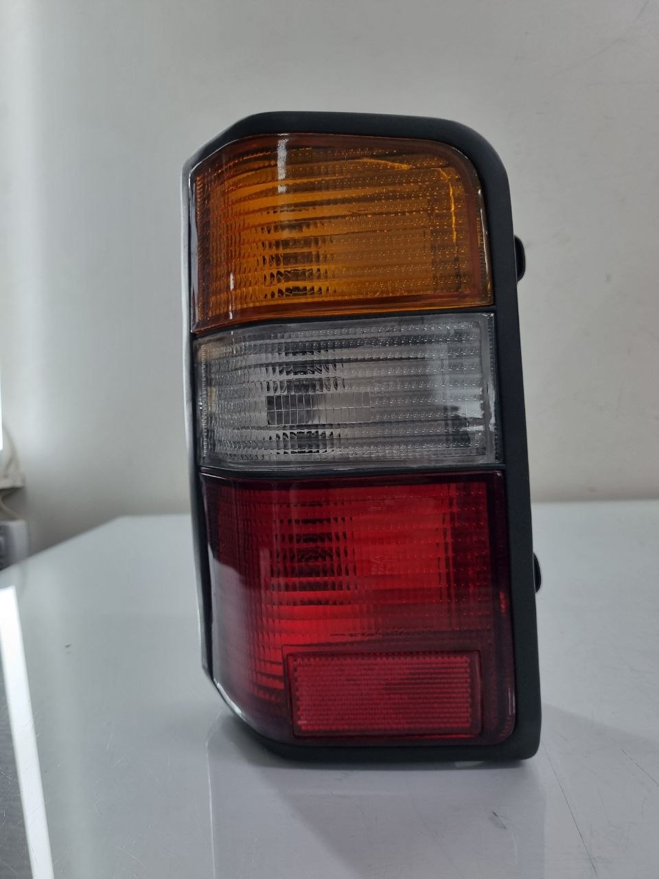 Lanterna Tras Esq Mitsubishi L300 1995/2000