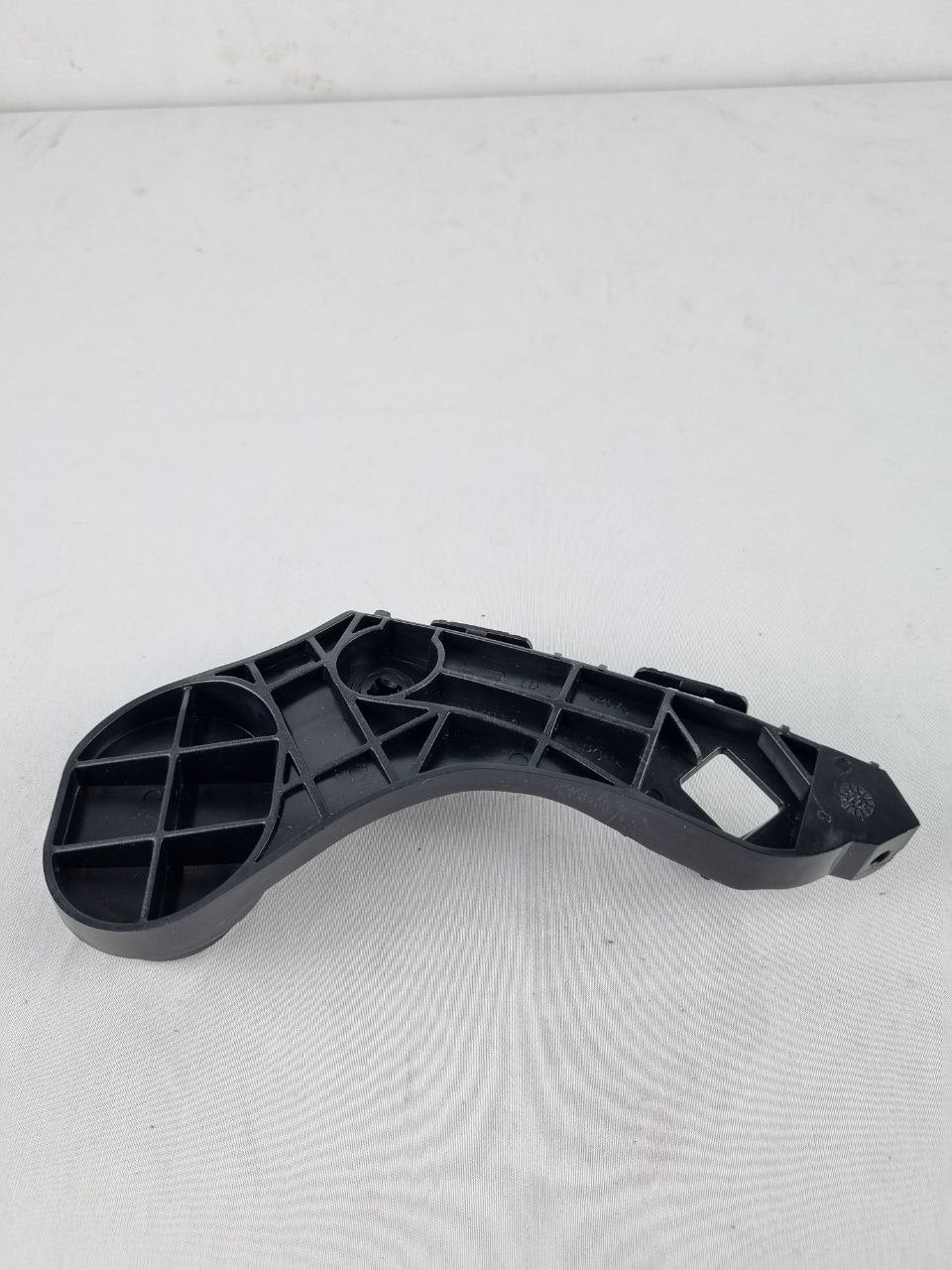 Suporte Guia Para-choque Tras Dir Toyota Etios Hatch 2012/2021