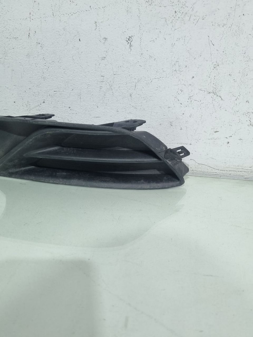 Moldura Farol Milha Esquerdo Nissan Sentra 2013/2016 Usado